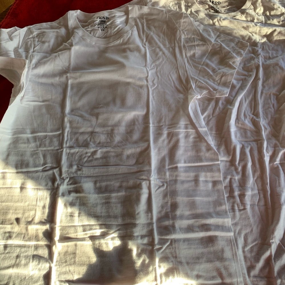 2 pcs  izod white tshirt